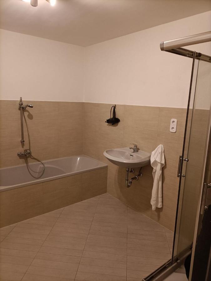 Apartamento Krefeld House - 20 Min To Dus Airport & Messe Exterior foto